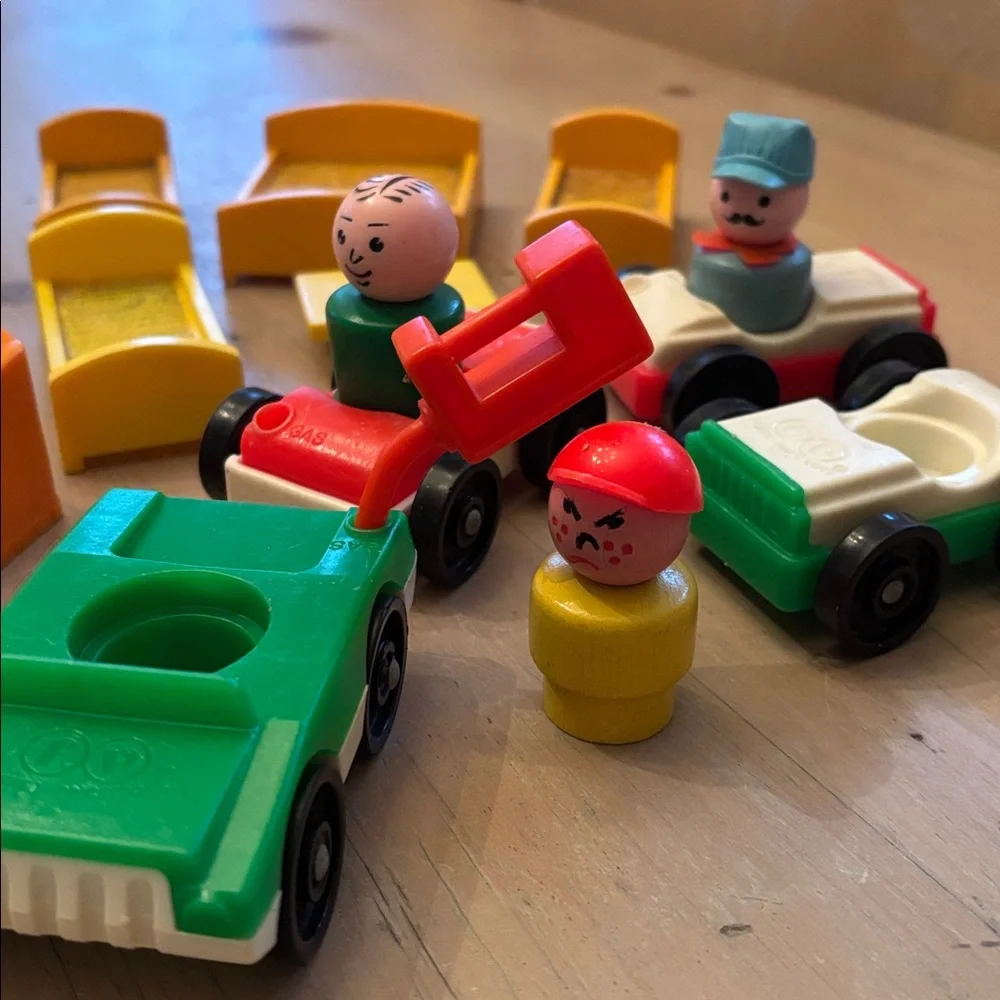 Fisher Price Little People with various pieces - Picture 3 of 7